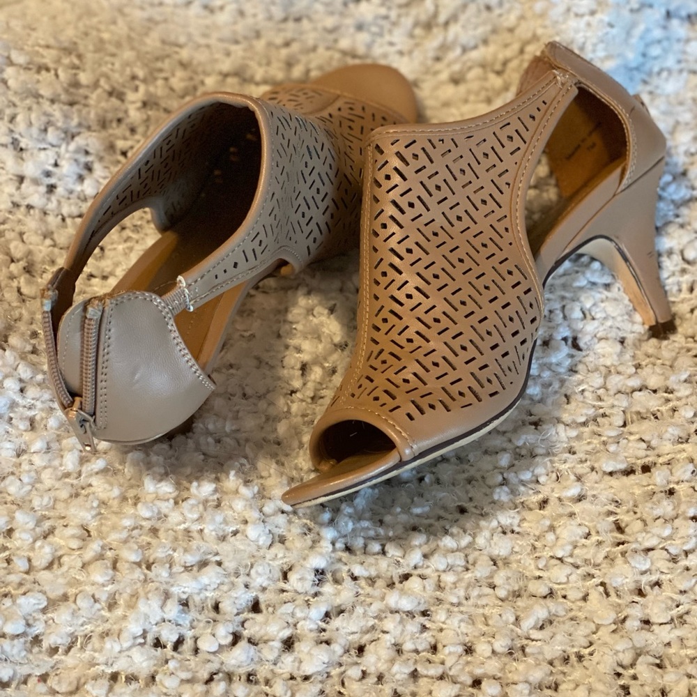 Women’s 3 inch heel shoe in beige